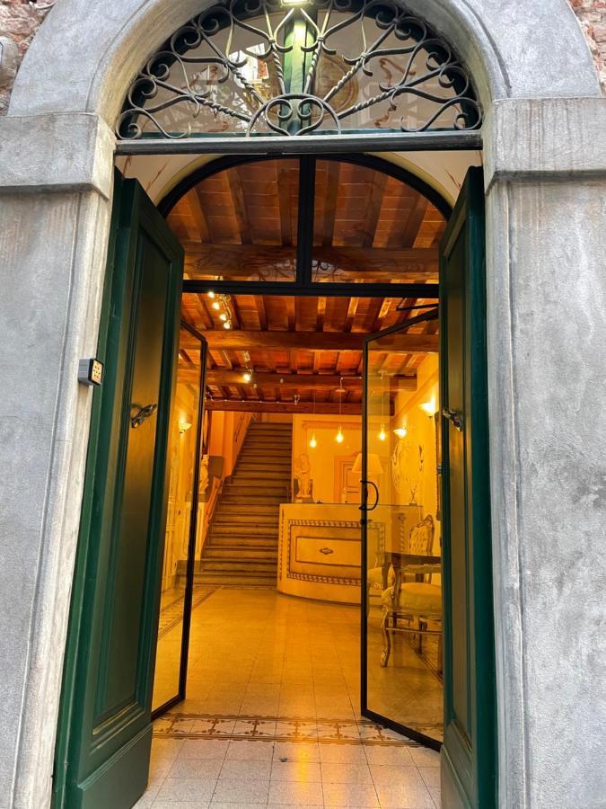 Antica Residenza Del Gallo Lucca Exterior foto