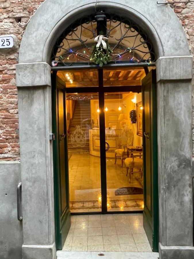 Antica Residenza Del Gallo Lucca Exterior foto